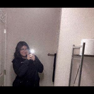 Meet your Posher, Zoelli